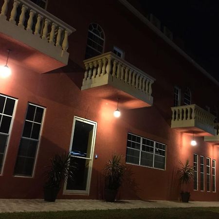 Montecristo Inn Piarco 外观 照片