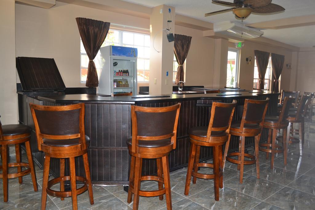 Montecristo Inn Piarco 外观 照片