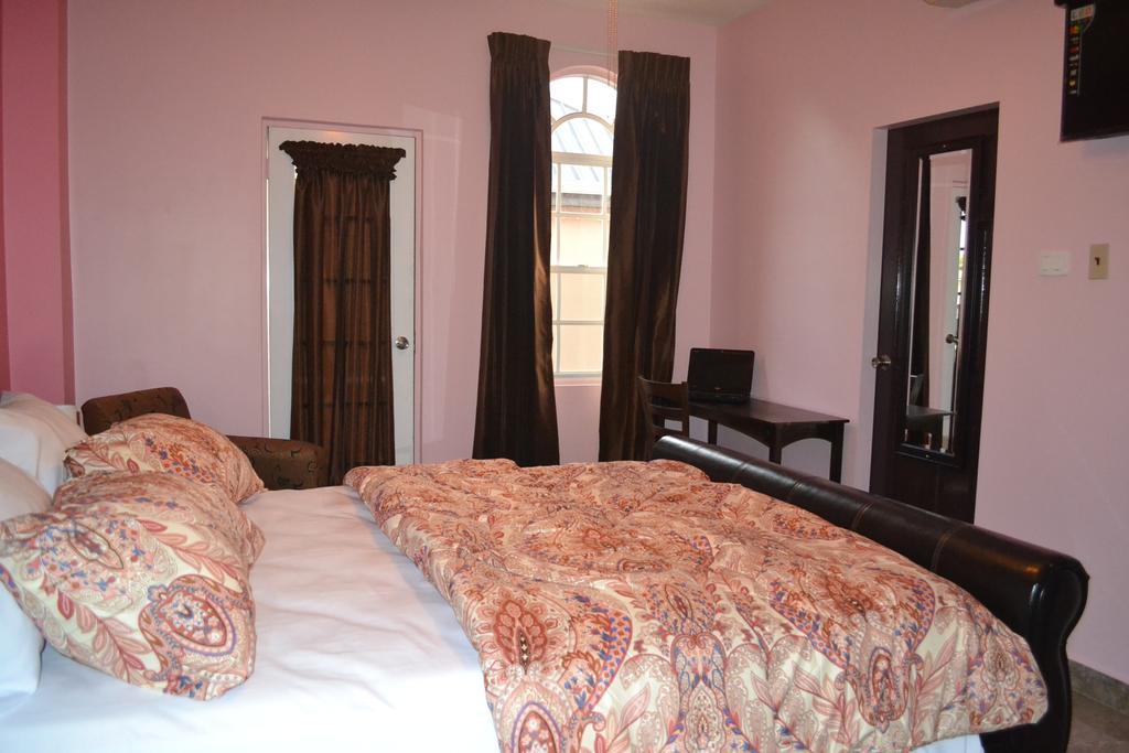 Montecristo Inn Piarco 外观 照片