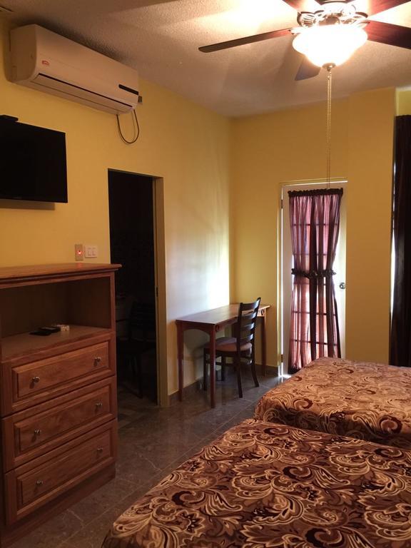 Montecristo Inn Piarco 外观 照片