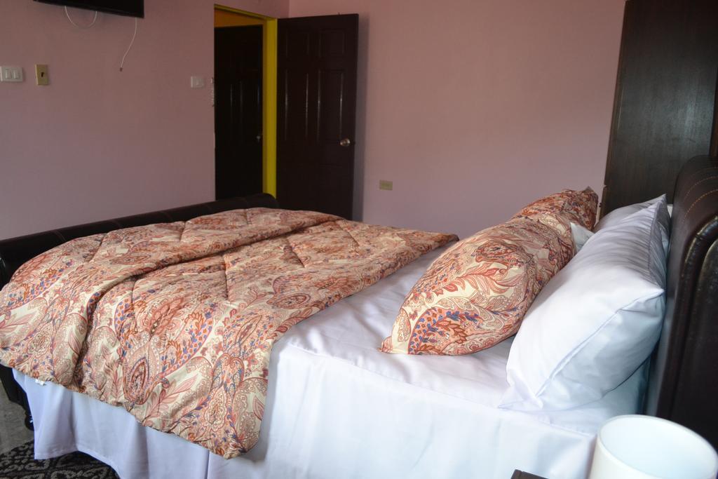 Montecristo Inn Piarco 外观 照片