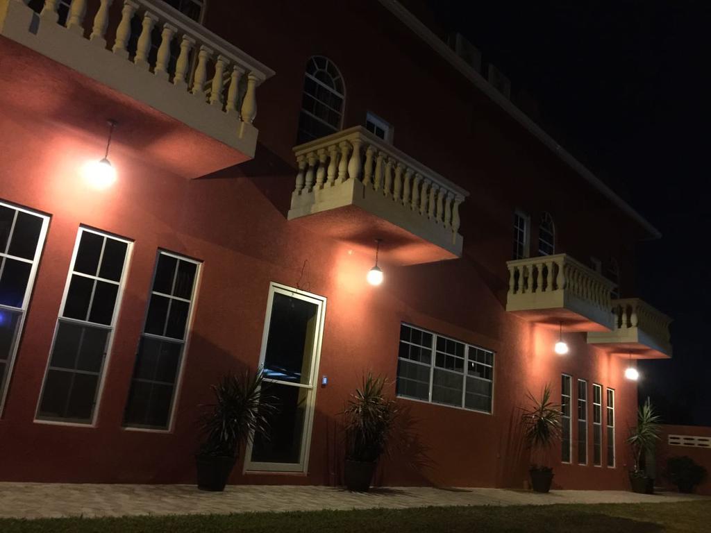 Montecristo Inn Piarco 外观 照片