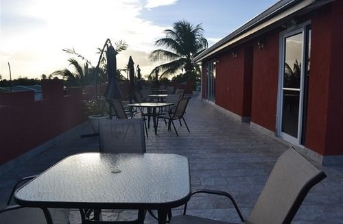 Montecristo Inn Piarco 外观 照片